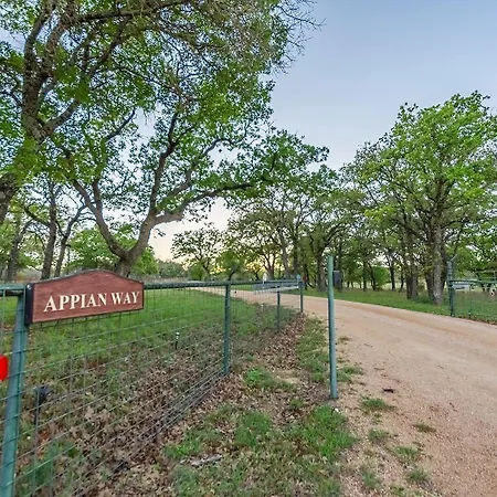 Appian Way Tuscan Cottage Fredericksburg Exterior photo